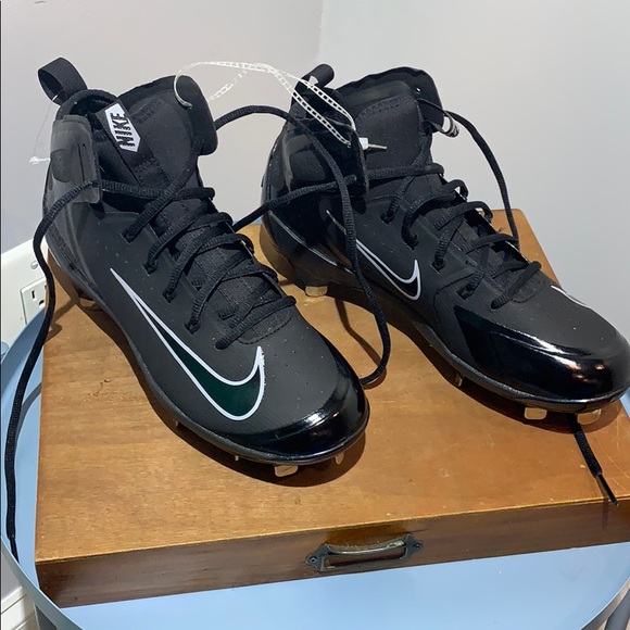 Nike Other - NWOT Nike Air Max Hurarche Mid Metal Cleat